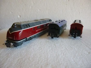 TRIX RENFE SET LOCOMOTORA DIESEL + 2 COCHES HO - Imagen 1 de 9