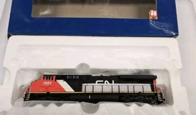 Walthers Mainline HO DCC #910-20198 CN Evolution Locomotive #2884  GE ES44AC - Image 1 of 4