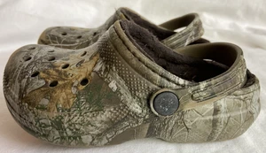 Crocs Dual Comfort Real Tree Camo Slipper Kunstfell gefüttert Kinder Größe C11 - Bild 1 von 12