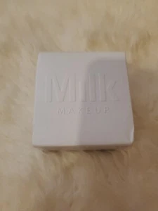 Milk Makeup Blur + Set Translucent Medium 0.87oz/ 25g Matte Loose setting Powder - Picture 1 of 4
