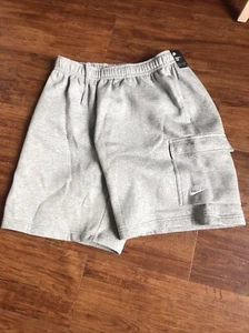 Nike Herren Shorts Club Fleece, Grau, Größe L - NEU mit Etikett - Bild 1 von 2
