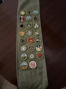 Vintage BSA 60er Jahre Pfadfinder grüne Schärpe 23 Verdienstabzeichen - Bild 1 von 6