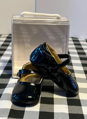 全新带盒 女孩 婴儿鹿 尺寸 3 黑色漆皮 6 - 9 个月 Mary Jane 婴儿鞋 — 第 1/4 张图片