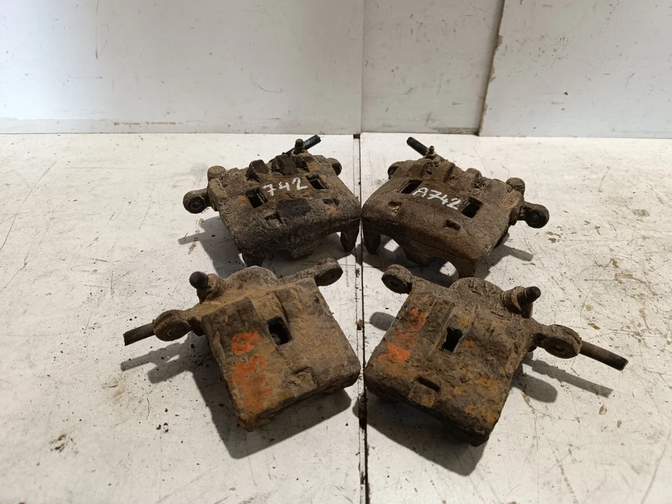 Par de pinzas de freno delanteras traseras izquierda Subaru Forester N/S derecha O/S 2011 MK3 SH OEM Foto 1 de 4