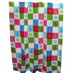 L G Weihnachten Patchwork Bäume Schneeflocke Stoff Duschvorhang & Haken Urlaub Set - Bild 1 von 2