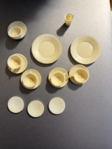 Vintage Marx Toys Made In Hong Kong Puppenhaus Mini Kunststoff Teller Geschirr K1b - Bild 1 von 3