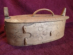 SCHÖNE ANTIKE DEKORIERTE GEBOGENE HOLZSCHATULLE AUS DEM 19. JAHRHUNDERT mit DECKEL VOLKSKUNST SCHWEDEN SCHWEDISCH - Bild 1 von 8