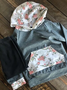 Hoodie Pullover mit Blumenmuster und grau mit schwarzen Leggings Oshkosh Baby Mädchen 18 m 24 m - Bild 1 von 9