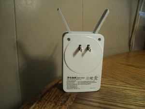 DAP-1620 AC 1200Mbps Wi-Fi Range Extender 802.11 ac/g/n/a 2.4G & 5GHz D-Link - Picture 1 of 12
