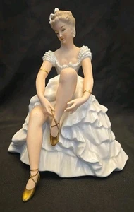 Schaubach Kunst Wallendorf 7 1/4" Porcelain Figurine Ballerina Lacing Shoe '60's - Picture 1 of 12