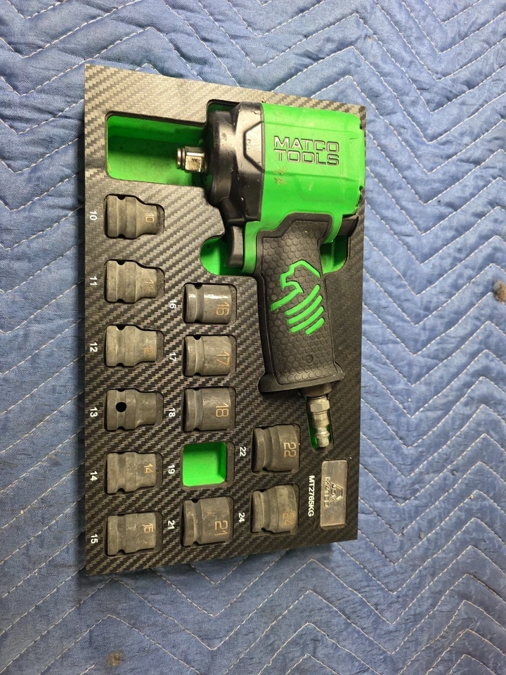 LLAVE DE IMPACTO NEUMÁTICA MATCO 1/2" DRIVE STUBBY VERDE CON ENCHUFES (MT2765KG) Foto 1 de 1