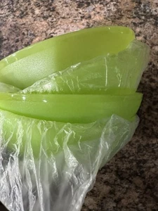 Tupperware Open House Salad Cereal Bowls 700ml/24oz Bright Green New Scalloped - Picture 1 of 7