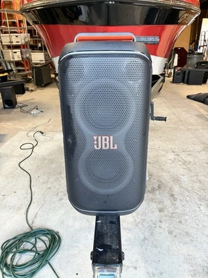 Altavoz portátil a prueba de salpicaduras Bluetooth JBL PartyBox Club 120 160 vatios Foto 1 de 4
