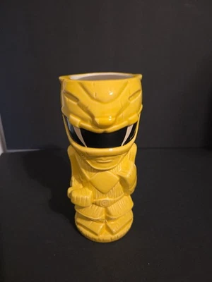 Taza Tiki Geeki Tikis Power Rangers Amarilla Ranger Cerámica | Tiene capacidad para 15 onzas Foto 1 de 4