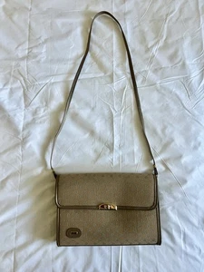 Vintage Pierre Cardin Monogram Schultertasche Beige Braun Crossbody Handtasche Frankreich - Bild 1 von 12
