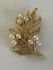 Vintage Trifari Brosche goldfarben Blatt Kunstperlen Anstecknadel signiert Mid Century elegant - Bild 1 von 5