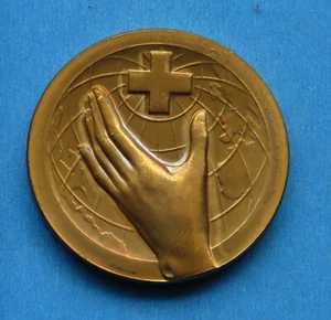 Thailand 1999 Red Cross Medal Globe, Hand Thai Year 2549 Rare Low Mintage - Picture 1 of 2