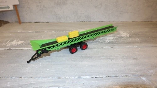 Siku 2555 in 1:32, nastro trasportatore in VERDE, nuovo in confezione originale - Immagine 1 di 1