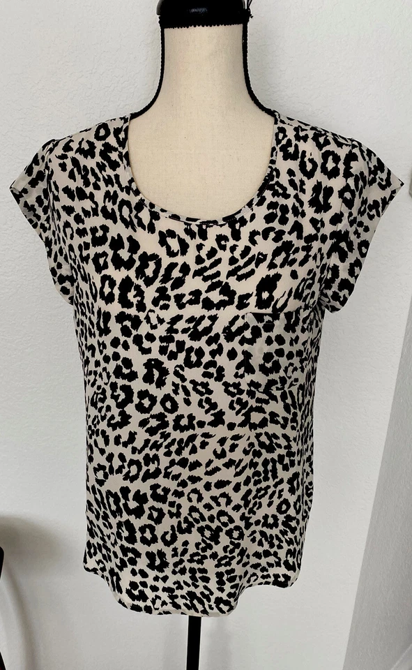 Blusa con estampado de leopardo manga gorra damas top cuadrado talla mediana Foto 1 de 4