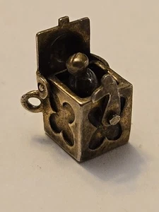 Antico ciondolo Jack In The Box in argento sterling - Foto 1 di 8