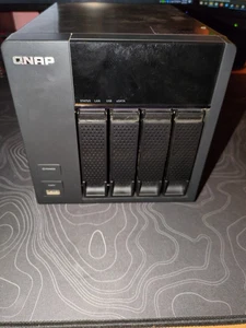 QNAP TS-420 4 Bay NAS **NOT WORKING** - PARTS ONLY - NO HDDs Black - Picture 1 of 4