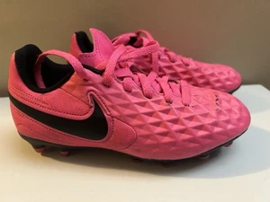 NIKE TIEMPO LEGEND 13 C CLUB YOUTH GIRLS SOCCER CLEATS PINK ATHLETIC AT5881-600 - Picture 1 of 4