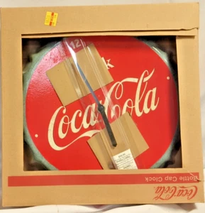 Horloge bouchon bouteille Coca Cola rouge et gris du hall des loisirs - Photo 1/2