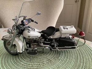 Franklin Mint 1976 Harley-Davidson Police Patrol ElectraGlide 1:10 - Picture 1 of 12