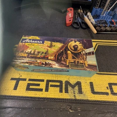 Athearn HO Scale Wide Vision Caboose Chessie System 5369 Model Train in box 3324 - Image 1 of 4