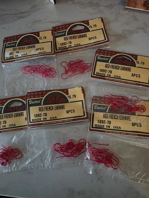 Gancho para pendientes de plástico Darice rojo francés vintage 6 paquetes de 8 Foto 1 de 4