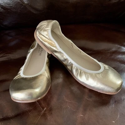 Zapatos planos de ballet Taryn Rose hechos en Italia $395 de cuero dorado 37,5 se adapta a US7,0 Foto 1 de 4