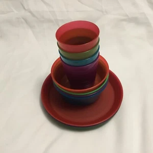 Mainstays Kids Multicolor Dinnerware Set 12 Pieces Plates Bowls Tumbler Cups  - Picture 1 of 3