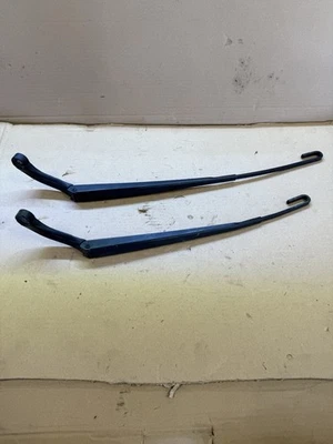 ✅⭐️ Par de brazos limpiaparabrisas izquierdo y derecho Audi TT MK1 8N CUPÉ 2000-2006 Foto 1 de 4