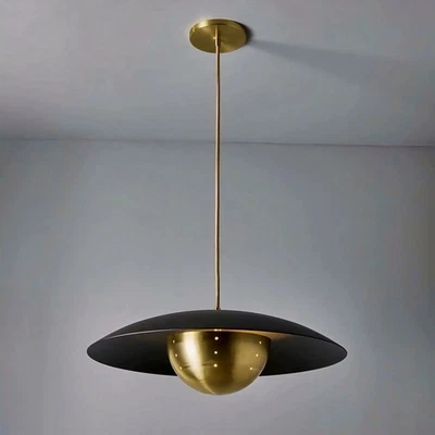 Современный латунный и матовый черный подвесной светильник середины века - Изображение 1 из 4