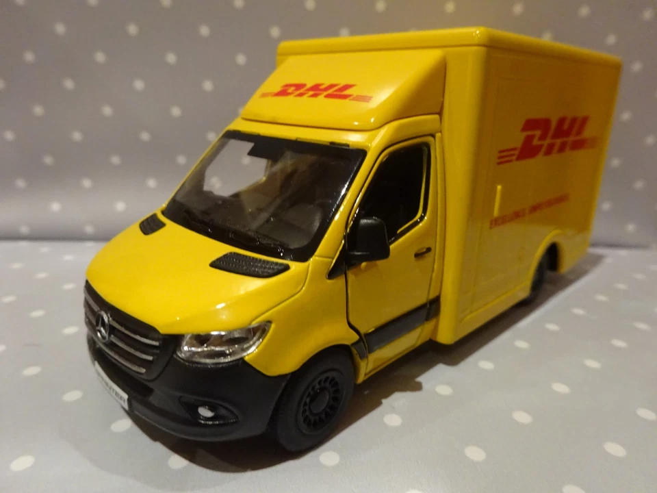 KINSMART Mercedes Sprinter DHL Postauto Modelauto ca.12,5cm Hochdach Rückzugmotor 1:48