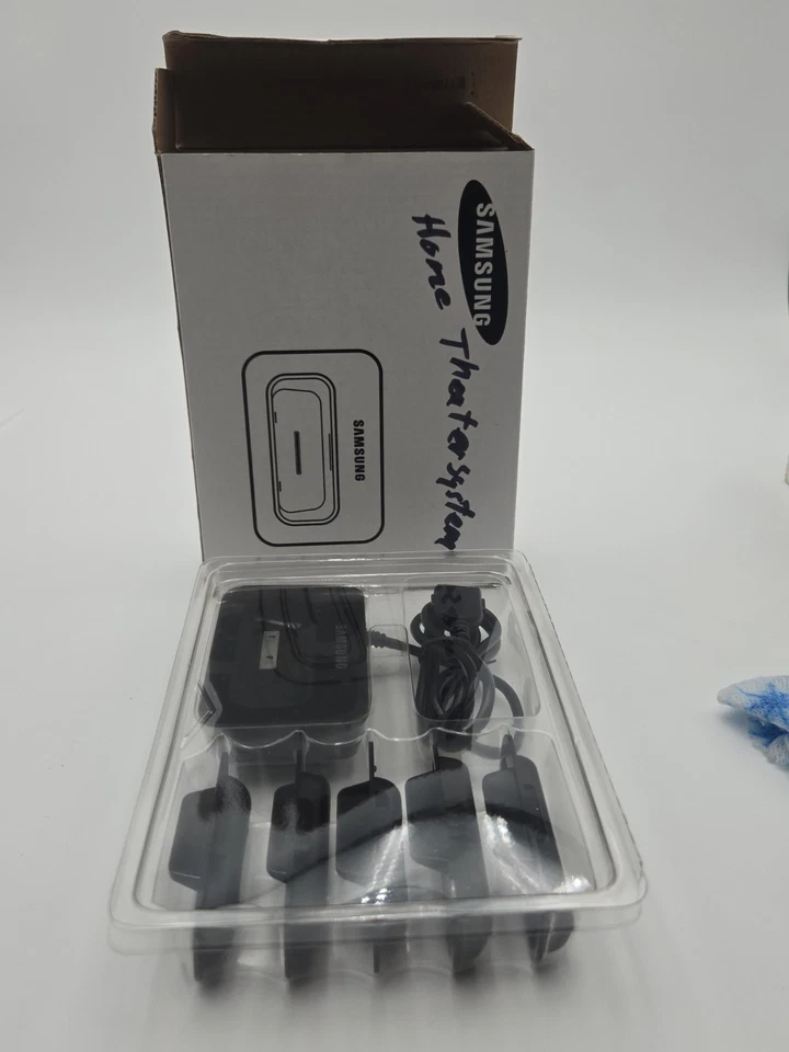 Комплект адаптеров док-станции для системы домашнего кинотеатра Samsung iPod — несколько вставок + зарядка - Изображение 1 из 4