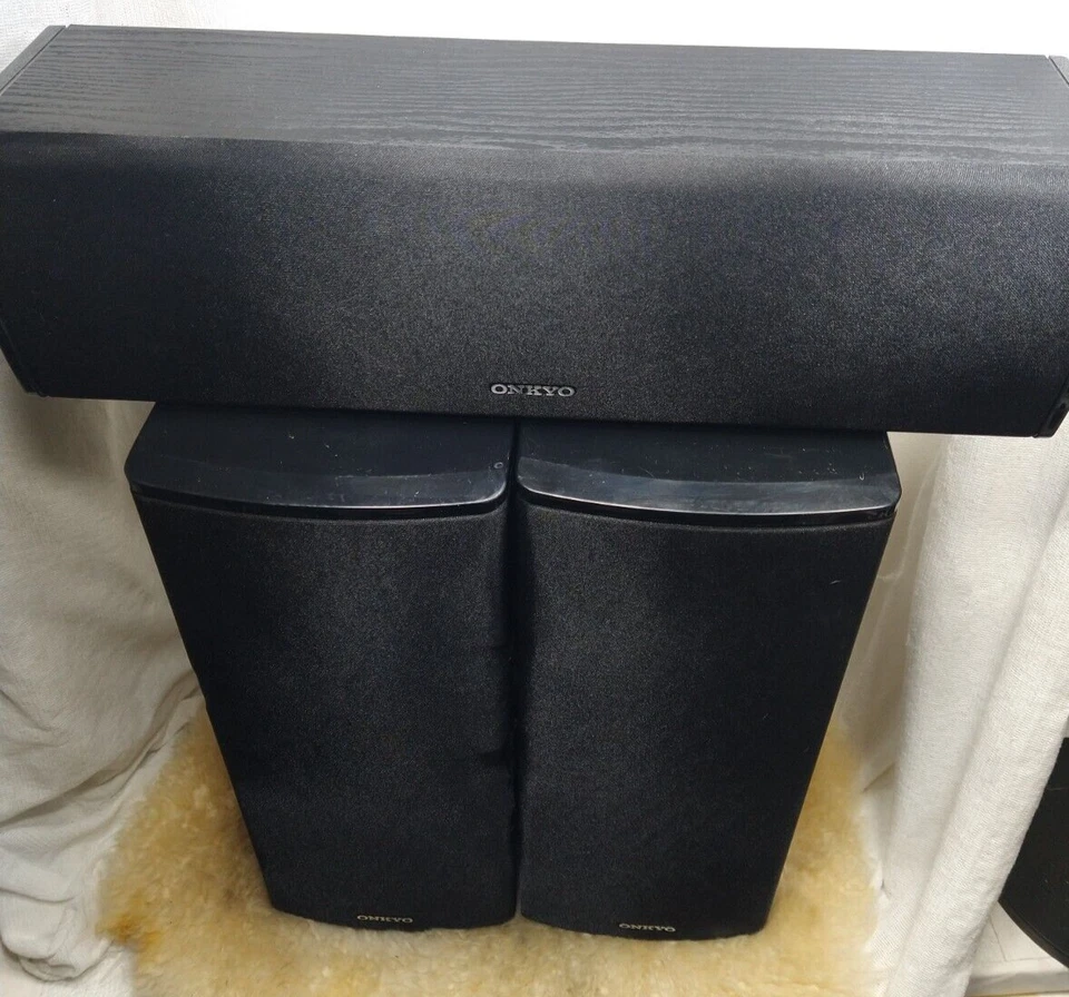 ALTAVOCES SONIDO ENVOLVENTE ONKYO: 2 ALTAVOCES FRONTALES SKF-550F 130 VATIOS. Foto 1 de 4