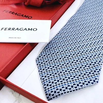 Salvatore Ferragamo Corbata Cuello Nueva y Sin Usar Azul Marino Cadena Rayas 100% Seda Italia Foto 1 de 4