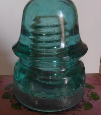 Aislador NEGM & Co. Tinte azul/verde. Buen estado.    #02 NEGM/27 Foto 1 de 2