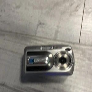 Fujifilm FinePix A330 3.2MP Digital Camera. Turns On Screen Need Repairing! - Picture 1 of 12