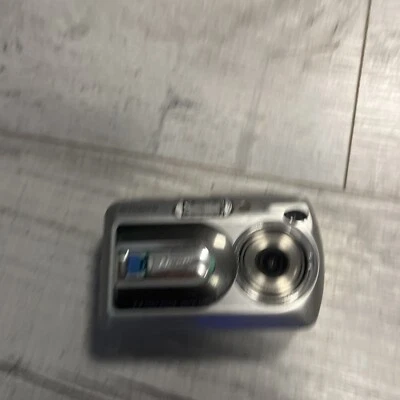 Fujifilm FinePix A330 3.2MP Digital Camera. Turns On Screen Need Repairing! - Image 1 of 4