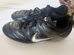 Nike Youth Boy's Soccer Cleats Size 4 - Picture 1 of 7