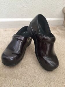 Dansko Brown Wave Stripe Patent Leather Professional Clog Shoe Slip On Size 38