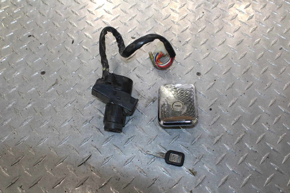 1982 KAWASAKI 750 CSR KZ750M IGNITION LOCK KEY SET WITH GAS CAP  - Image 1 of 4