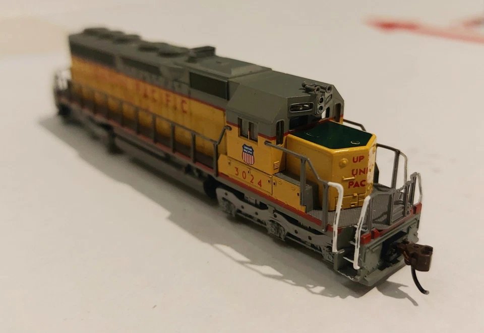 Kato N scale Union Pacific SD40 diesel locomotive - Image 1 of 4