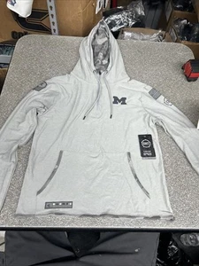 University of Michigan Wolverines Women's Hoodie Light Sweatshirt Medium - Picture 1 of 6