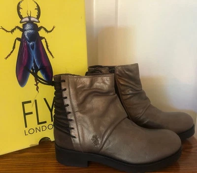 全新 Fly London 踝靴 38 8 灰色 Janeda Ranch 蕾丝领带装饰皮革 全新带盒 — 第 1/4 张图片