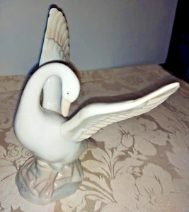 2 Vintage Marbella Russ Berrie And Co 15493 Porcelain Goose Geese Figurines - Picture 1 of 4