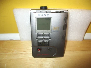 Grabadora de cinta digital portátil Sony TCD-D100 DAT con accesorios funcionando LEER - Imagen 1 de 24