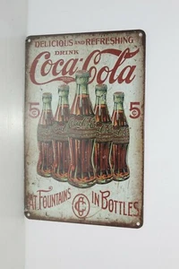 CCRMS50 Coca - Cola At Fountains In Bottles Metal Sign 20 cm W X 30 cm N New - Foto 1 di 2
